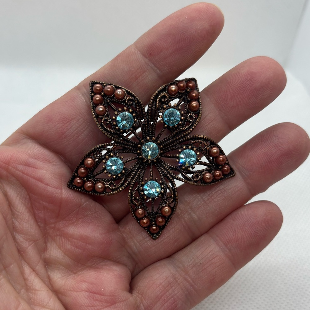 Elegant Floral Brooch with Blue and Brown Accents Flower